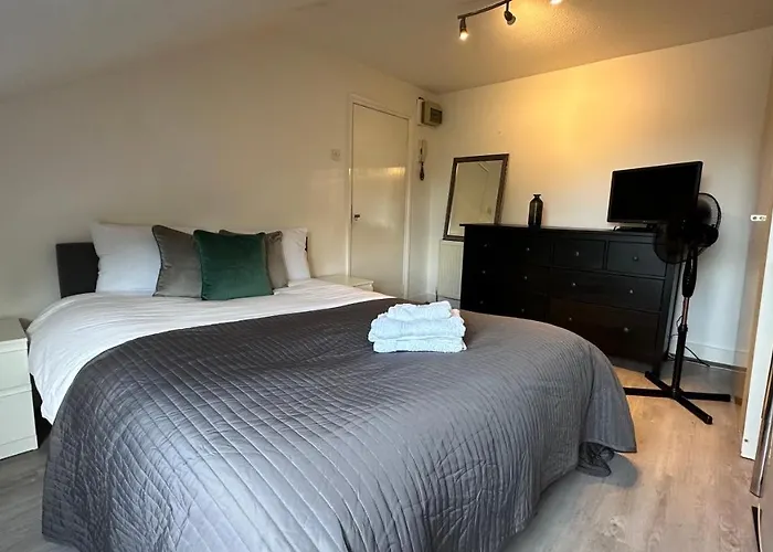 Economic Studio In The Heart Of Chiswick - London