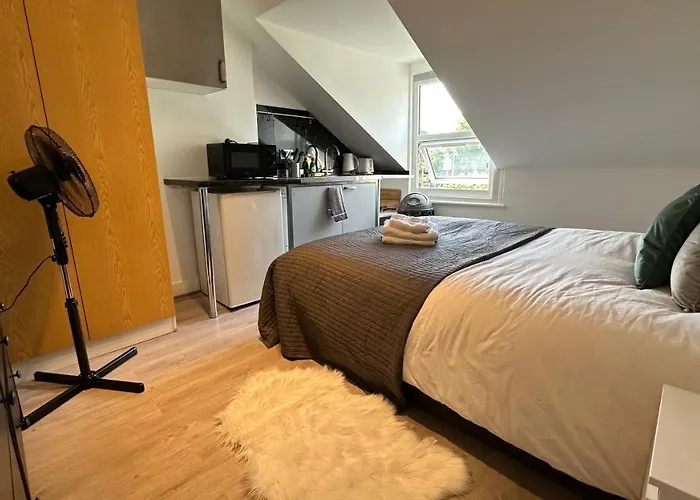 Economic Studio In The Heart Of Chiswick - London