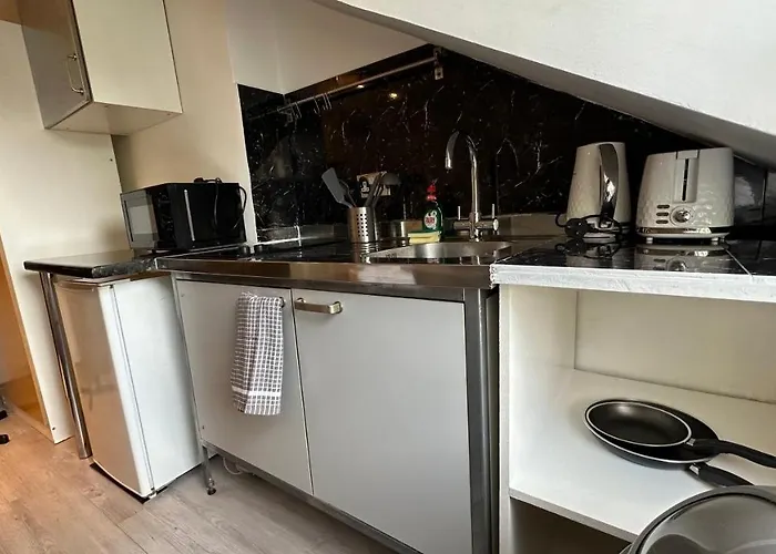 Economic Studio In The Heart Of Chiswick - London