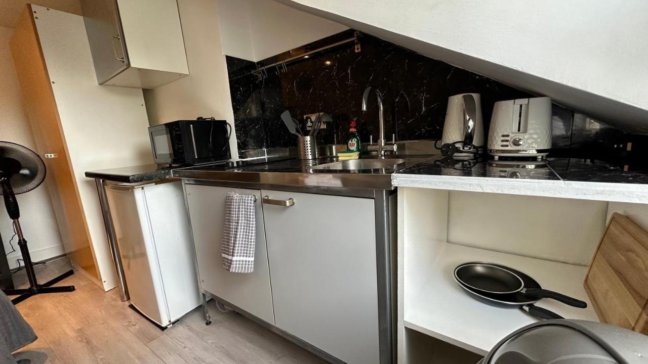 Apartment Economic In The Heart Of Chiswick - *